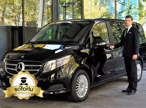 Profesyonel şoförlü araç kiralama hizmeti sunan siyah VIP Mercedes Vito